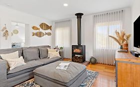 The Shack- Walk To Beach, Sleeping 4, Fireplace, Pet Friendly!